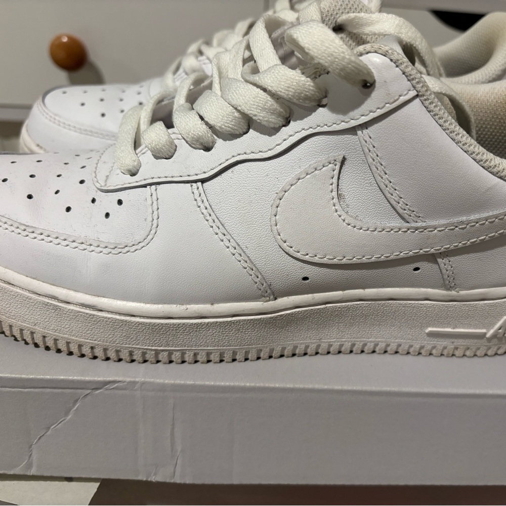 WOMENS AIRFORCE 1’S SIZE 8.5